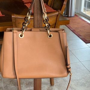 GOOB SALE❤️❤️ Michael Kors Satchel/Crossbody